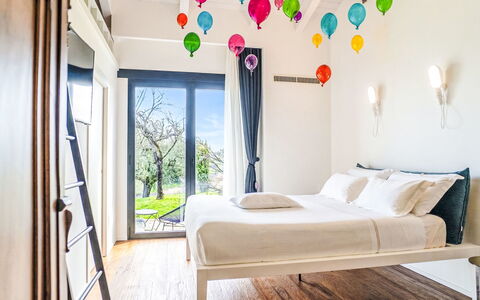 Idea 18: Meubles, Chambre, Design Intérieur, Lit, Bois, Literie, Drap De Lit, Éclairage, Sol, Domicile