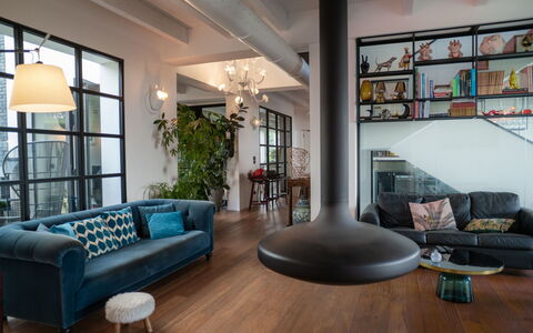 Idea 18: Meubles, Design Intérieur, Sol, Sol, Parquet, Bois, Canapé, Plafond, Table, Salon