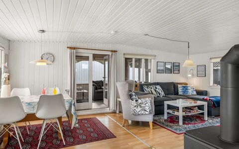 Thorsmod - 1.8Km from the Sea: Meubles, Design Intérieur, Bois, Plafond, Sol, Canapé, Salon, Sol, Pièce, Table