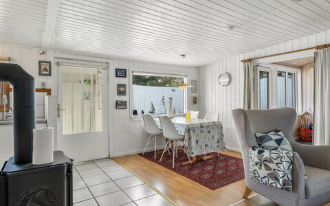 Thorsmod - 1.8Km from the Sea: Bois, Design Intérieur, Sol, Plafond, Sol, Domicile, Meubles, Pièce, Salon, Cadre