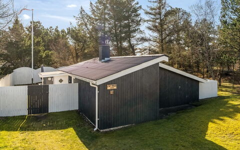 Thorsmod - 1.8Km from the Sea: Meubles, Bois, Design Intérieur, Sol, Sol, Chaise, Pièce, Plafond, Salon, Appartement