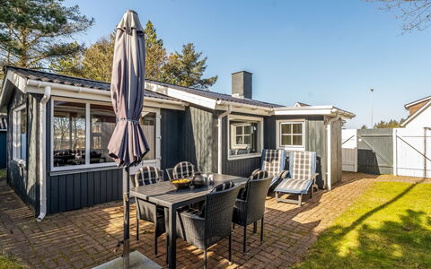 Thorsmod - 1.8Km from the Sea: Meubles, Bois, Design Intérieur, Sol, Sol, Chaise, Pièce, Plafond, Salon, Appartement