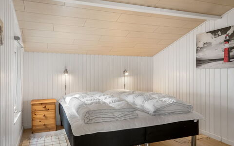 Thorsmod - 1.8Km from the Sea: Meubles, Bois, Design Intérieur, Sol, Sol, Chaise, Pièce, Plafond, Salon, Appartement