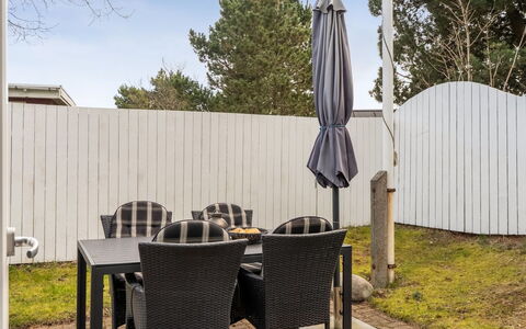 Thorsmod - 1.8Km from the Sea: Meubles, Bois, Design Intérieur, Sol, Sol, Chaise, Pièce, Plafond, Salon, Appartement
