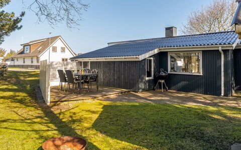 Thorsmod - 1.8Km from the Sea: Meubles, Bois, Design Intérieur, Sol, Sol, Chaise, Pièce, Plafond, Salon, Appartement