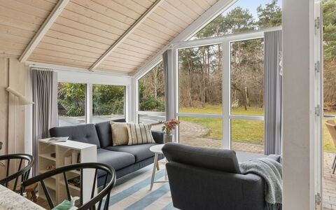 Saija - 2.1Km from the Sea: Bois, Design Intérieur, Canapé, Plafond, Sol, Meubles, Salon, Chaise, Dur