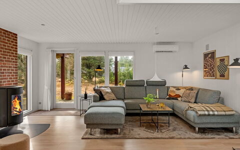 Leonor - 1.8Km from the Sea: Canapé, Sol, Meubles, Bois, Sol, Salon, Design Intérieur, Domicile, Parquet