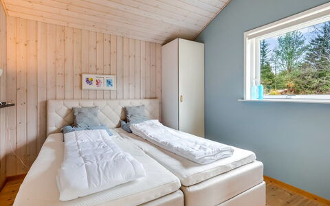 Vilhelm - 7.5Km from the Sea: Chambre, Bois, Lit, Design Intérieur, Drap De Lit, Literie, Plafond, Sol, Sol, Cadre De Lit
