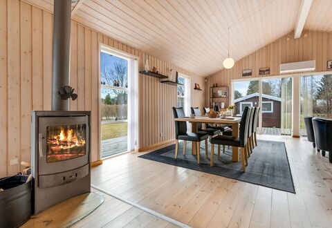 Vilhelm - 7.5Km from the Sea: Bois, Sol, Sol, Parquet, Meubles, Électroménager, Dur, Foyer, Salon, Revêtement De Sol Stratifié