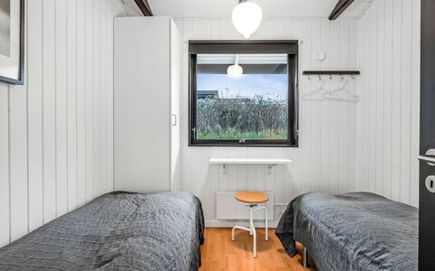 Gertina - 100M from the Sea: Chambre, Bois, Lit, Drap De Lit, Plafond, Sol, Literie, Sol, Design Intérieur, Cadre De Lit