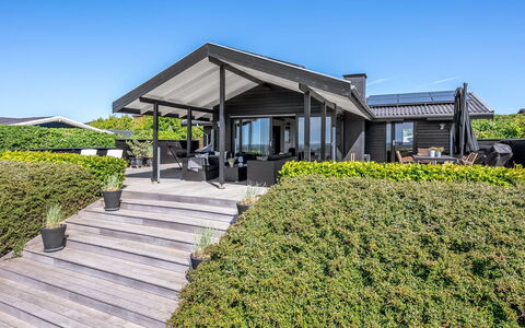 Gertina - 100M from the Sea: Toit, Porche, Ombre, Biens, Aménagement Paysager, Structure En Plein Air, Conception, Passerelle, Villa, Siding