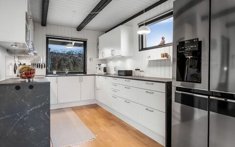 Gertina - 100M from the Sea: Cuisine, Appareil De Cuisine, Comptoir, Principaux Appliance, Bois, Cabinetry, Électroménager, Sol, Design Intérieur, Cuisinière