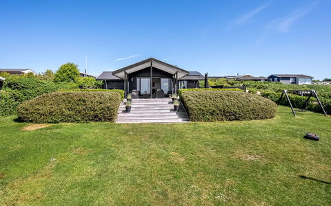 Gertina - 100M from the Sea: Ciel, Toit, Biens, Pelouse, Ombre, Aménagement Paysager, Villa, Cour, Manoir, Passerelle