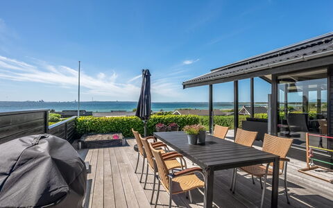 Gertina - 100M from the Sea: Domicile, Toit, Maison, Porte, Chalet, Ombre, Jardin, Couverture De Sol, Porche, Cour