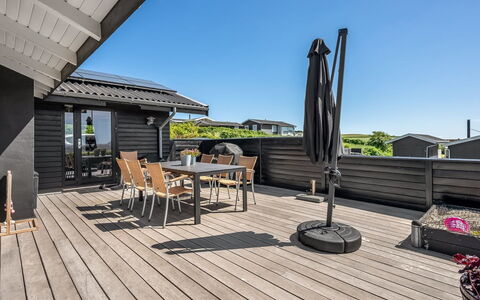 Gertina - 100M from the Sea: Domicile, Toit, Maison, Porte, Chalet, Ombre, Jardin, Couverture De Sol, Porche, Cour