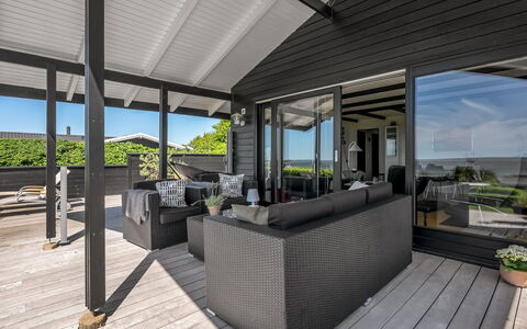 Gertina - 100M from the Sea: Domicile, Toit, Maison, Porte, Chalet, Ombre, Jardin, Couverture De Sol, Porche, Cour
