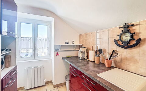 Maison Aristide Briand: Cuisine, Comptoir, Sol, Design Intérieur, Appareil De Cuisine, Cabinetry, Principaux Appliance, Sol, Meubles, Domicile