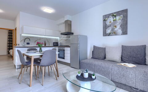 Vrsar 645: Zone Résidentielle, Domicile, Maison, Porte, Appartement, Banlieue, Balcon, Cour, Cour, Allée