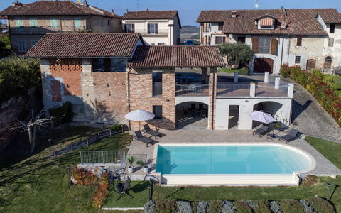 Nonna Maria del Pio: Zone Résidentielle, Domicile, Maison, Porte, Appartement, Banlieue, Balcon, Cour, Cour, Allée