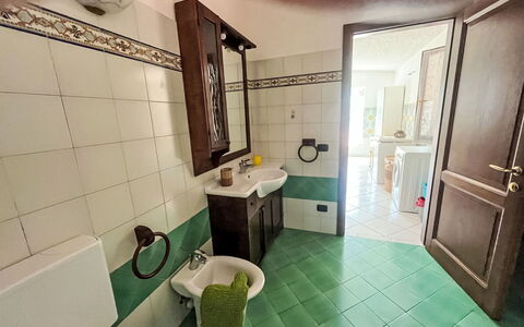 Villa Cecilia: Sol, Sol, Design Intérieur, Luminaire Plomberie, Lavabo, Salle De Bains, Robinet, Évier, Plomberie, Pièce