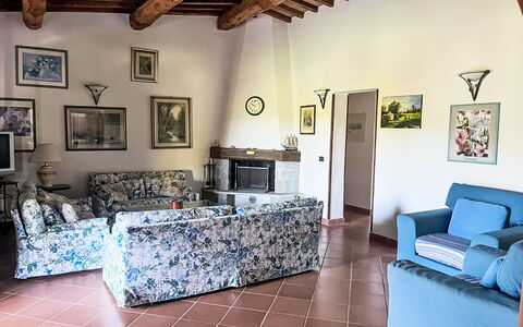 Villa Cecilia: Meubles, Mur, Sol, Design Intérieur, Pièce, Canapé, Sol, Table, Salon, Domicile