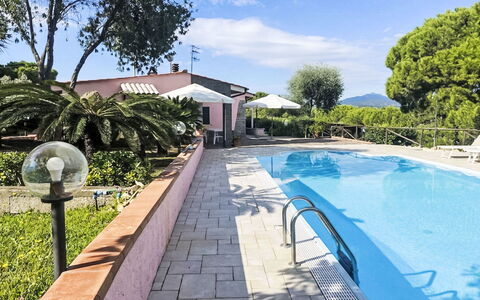 Villa Cecilia: Zone Résidentielle, Domicile, Maison, Porte, Appartement, Banlieue, Balcon, Cour, Cour, Allée