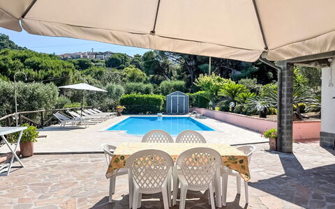 Villa Cecilia: Piscine, Recours, Mobilier De Jardin, Eco Hôtel, Loisir, Parapluie, Ombre, Hôtel, Balancelle, Thermes