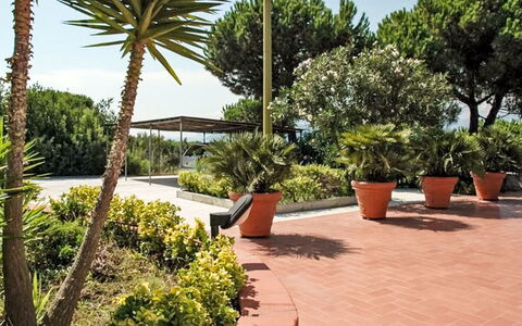 Villa Cecilia: Zone Résidentielle, Domicile, Maison, Porte, Appartement, Banlieue, Balcon, Cour, Cour, Allée