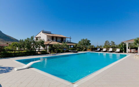 Villa Ophelia: Piscine, Recours, Mobilier De Jardin, Loisir, Eco Hôtel, Thermes, Parapluie, Chaise, Biens, Hacienda