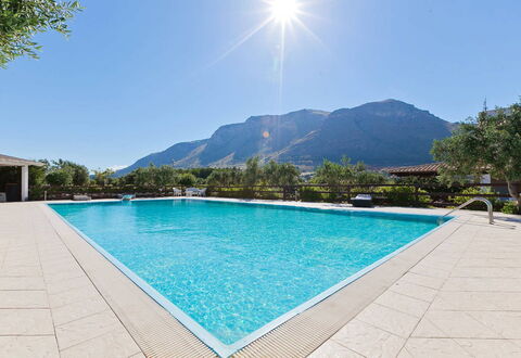 Villa Ophelia: L'Eau, Piscine, Montagnes Relief, Montagne, Recours, Chaîne De Montagnes, Loisir, Eco Hôtel, Ville Resort, Mobilier De Jardin