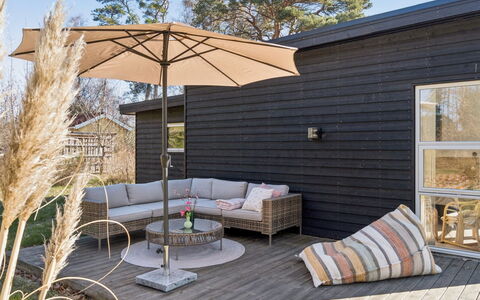 Svenja - 300M from the Sea: Plafond, Sol, Design Intérieur, Sol, Composite, Meubles, Recours, Hôtel, Conception, Daylighting