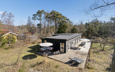 Svenja - 300M from the Sea: Plafond, Sol, Design Intérieur, Sol, Composite, Meubles, Recours, Hôtel, Conception, Daylighting