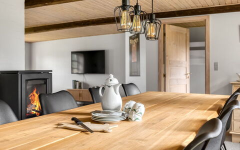 Nette - 15Km from the Sea: Meubles, Design Intérieur, Sol, Bois, Plafond, Luminaire, Table Cuisine Et Salle A Manger, Table, Sol, Salle À Manger