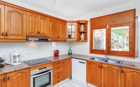 Abie: Cuisine, Cabinetry, Comptoir, Appareil De Cuisine, Sol, Principaux Appliance, Bois, Meubles, Design Intérieur, Tiroir