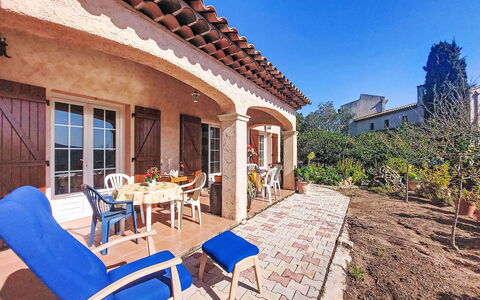 L'Argentière: Zone Résidentielle, Maison, Domicile, Porte, Biens, Mobilier De Jardin, Hacienda, Ombre, Chaise, Balcon