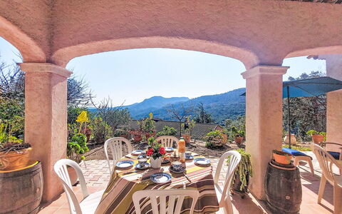 L'Argentière: Pot De Fleur, Hacienda, Biens, Balcon, Plante D'Appartement, Villa, Aménagement Paysager, Eco Hôtel, Chaise, Cour