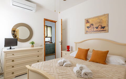Veranda sul Conero: Meubles, Lit, Design Intérieur, Chambre, Mur, Bois, Sol, Sol, Plafond, Literie