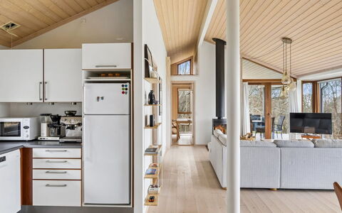 Heike - 650M from the Sea: Design Intérieur, Sol, Bois, Plafond, Sol, Meubles, Parquet, Domicile, Pièce, Salon
