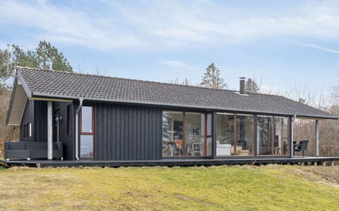 Heike - 650M from the Sea: Bois, Toit, Maison, Chalet, Domicile, Siding, Porche, Ferme, Batiments Jardin, Cabanon
