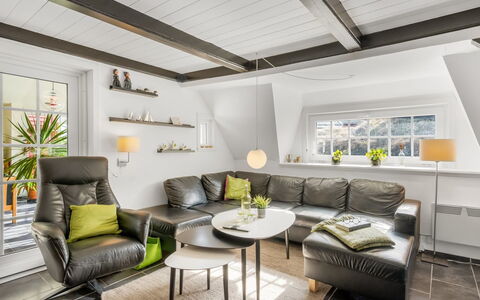 Reika - 500M from the Sea: Meubles, Design Intérieur, Canapé, Sol, Mur, Plafond, Salon, Sol, Éclairage, Domicile