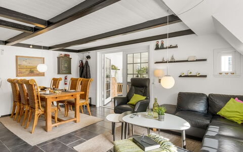 Reika - 500M from the Sea: Meubles, Bois, Design Intérieur, Sol, Sol, Chaise, Pièce, Plafond, Salon, Appartement