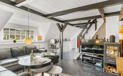 Reika - 500M from the Sea: Meubles, Bois, Design Intérieur, Sol, Sol, Chaise, Pièce, Plafond, Salon, Appartement
