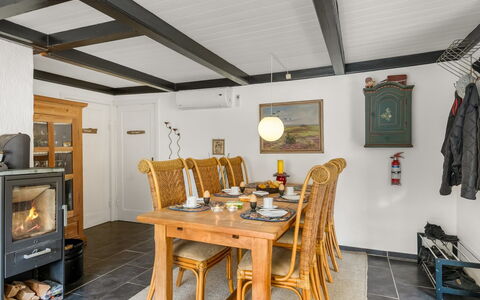 Reika - 500M from the Sea: Meubles, Bois, Design Intérieur, Sol, Sol, Chaise, Pièce, Plafond, Salon, Appartement