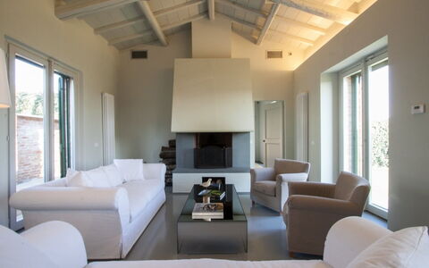 Loft Borgo Syrah: Meubles, Design Intérieur, Sol, Sol, Plafond, Domicile, Canapé, Salon, Pièce, Éclairage