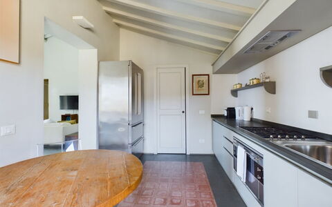 Loft Borgo Syrah: Design Intérieur, Sol, Meubles, Plafond, Bois, Sol, Comptoir, Cuisine, Éclairage, Pièce