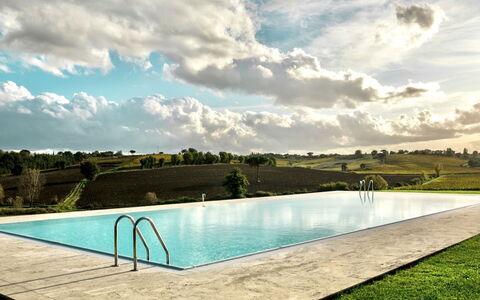 Loft Borgo Syrah: Bleu, Piscine, Composite, Recours, Mobilier De Jardin, Ombre, Thermes, Caractéristique De L'Eau, Ville Resort, Eco Hôtel
