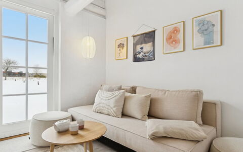 Yaris - 4.5Km from the Sea: Meubles, Design Intérieur, Canapé, Sol, Sol, Bois, Salon, Parquet, Table, Domicile