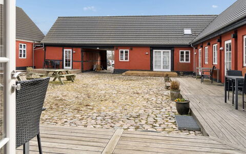 Hinrich - 4.5Km from the Sea