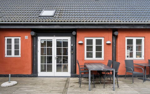 Hinrich - 4.5Km from the Sea: Porte, Toit, Domicile, Chalet, Siding, Cour, Fenêtre À Guillotine, Ombre, Tache De Bois, Cour