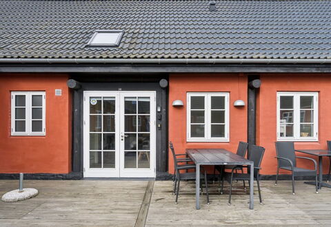 Hinrich - 4.5Km from the Sea: Porte, Toit, Domicile, Chalet, Siding, Cour, Fenêtre À Guillotine, Ombre, Tache De Bois, Cour